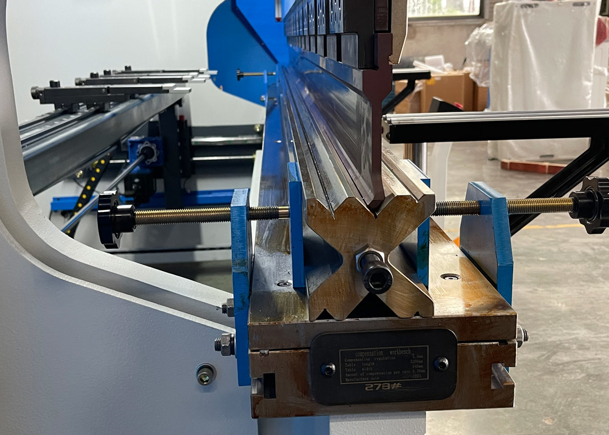 WE67K-250T3200MM Large Sheet Metal Processing Equipment Bending Machine Light Pole Bending