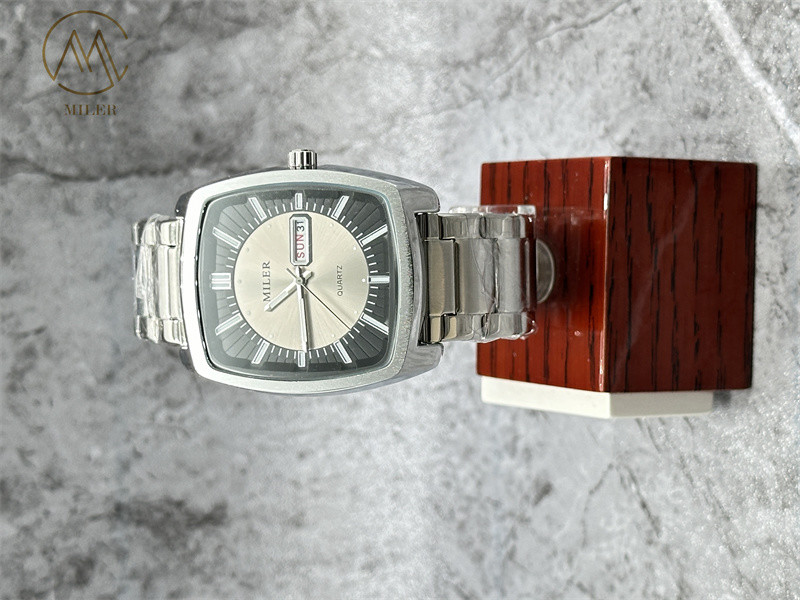 Business Quartz Design Wrist Classic Waterproof Watch for Men and Women Custom