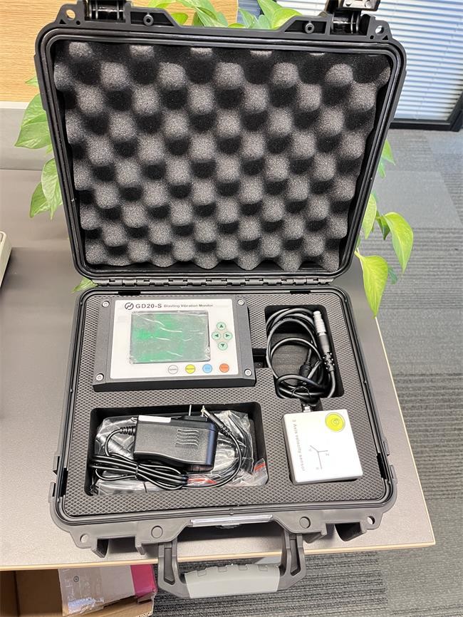 Portable Vibration Monitoring Equipment 8.4V / 2A For Construction